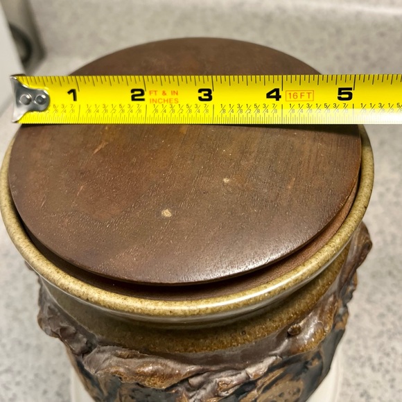 1969 Victoria Littlejohn pottery kitchen canister - Picture 7 of 9